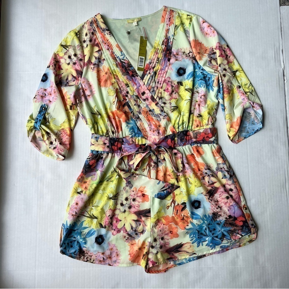 Gianni Bini floral Erynn Romper foam bouquet v neck waist tie size large